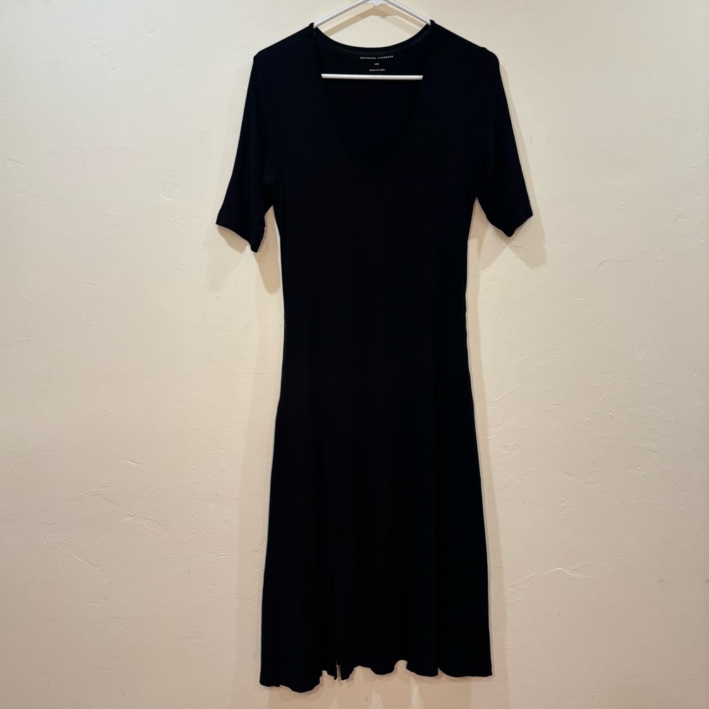 Universal Standard 4XS Poise V Neck Midi Dress in Black (0/XS equivalent)